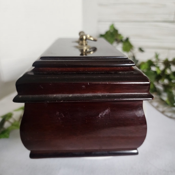 Vintage Mahogany Jewelry Box Made in Korea - Picture 6 of 11